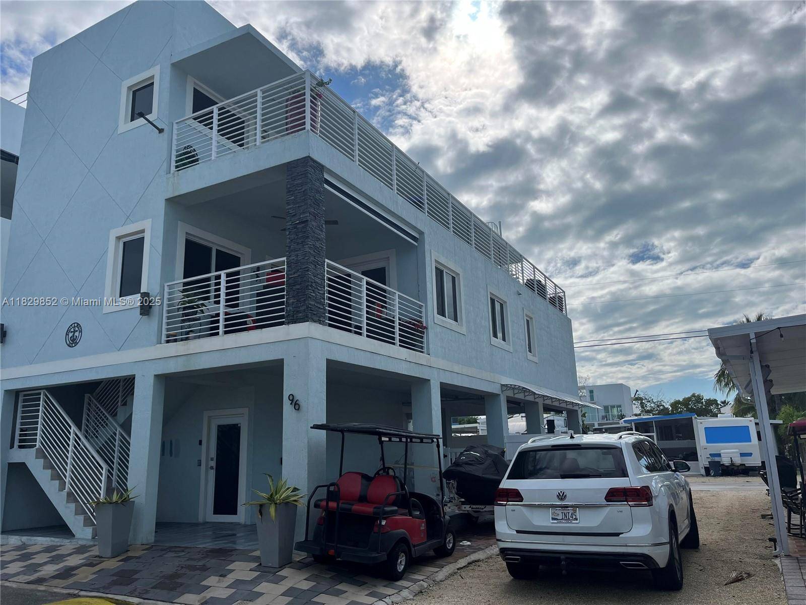 Key Largo, FL 33037,325 Calusa St 96