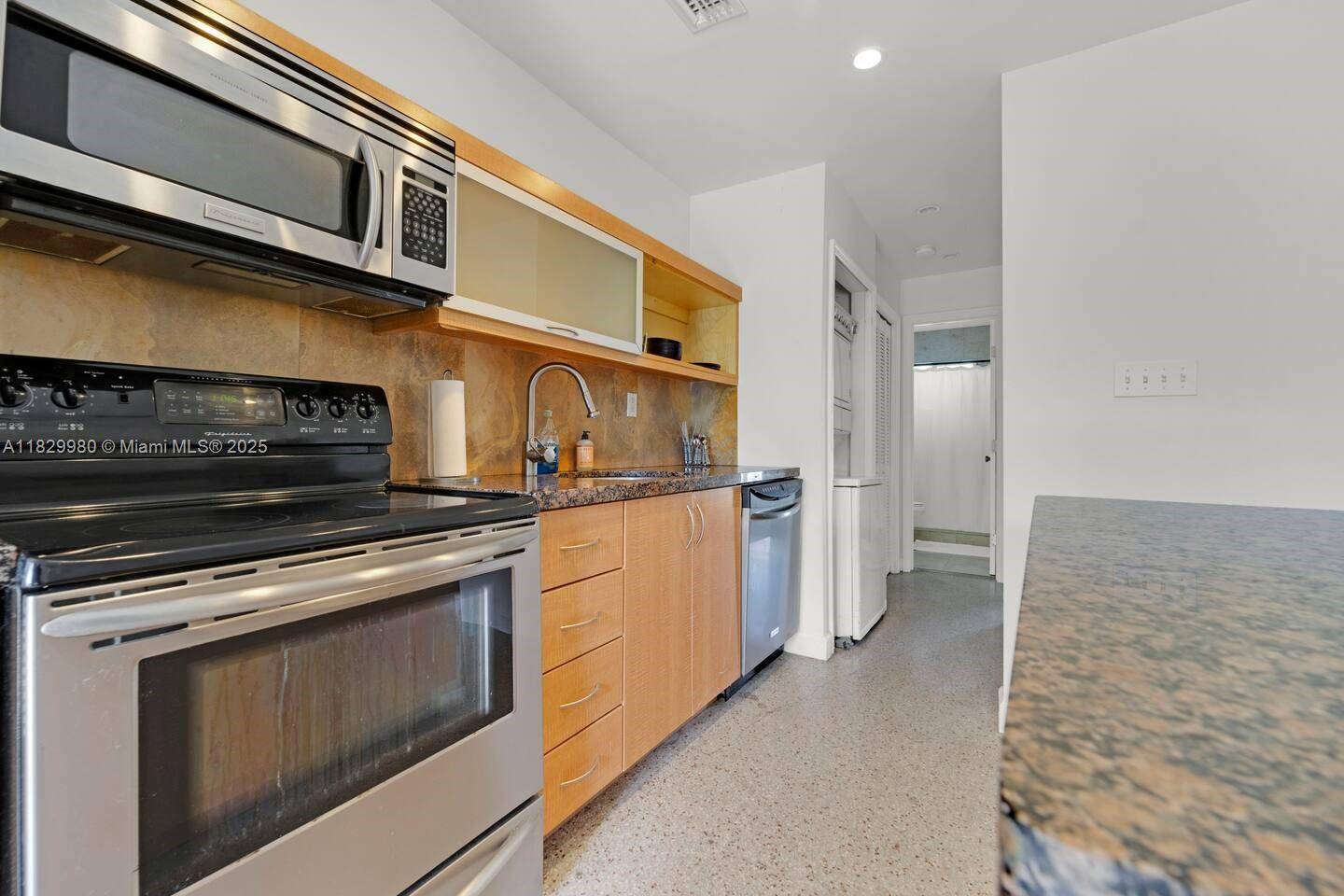Wilton Manors, FL 33305,2125 NE 14th Ave #3