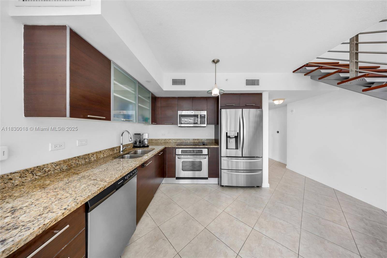 Miami, FL 33131,41 SE 5th St #816