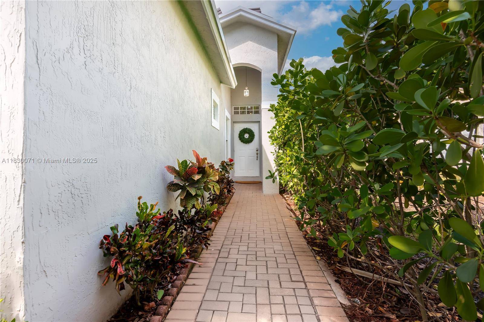 Weston, FL 33331,4123 Sapphire Bnd