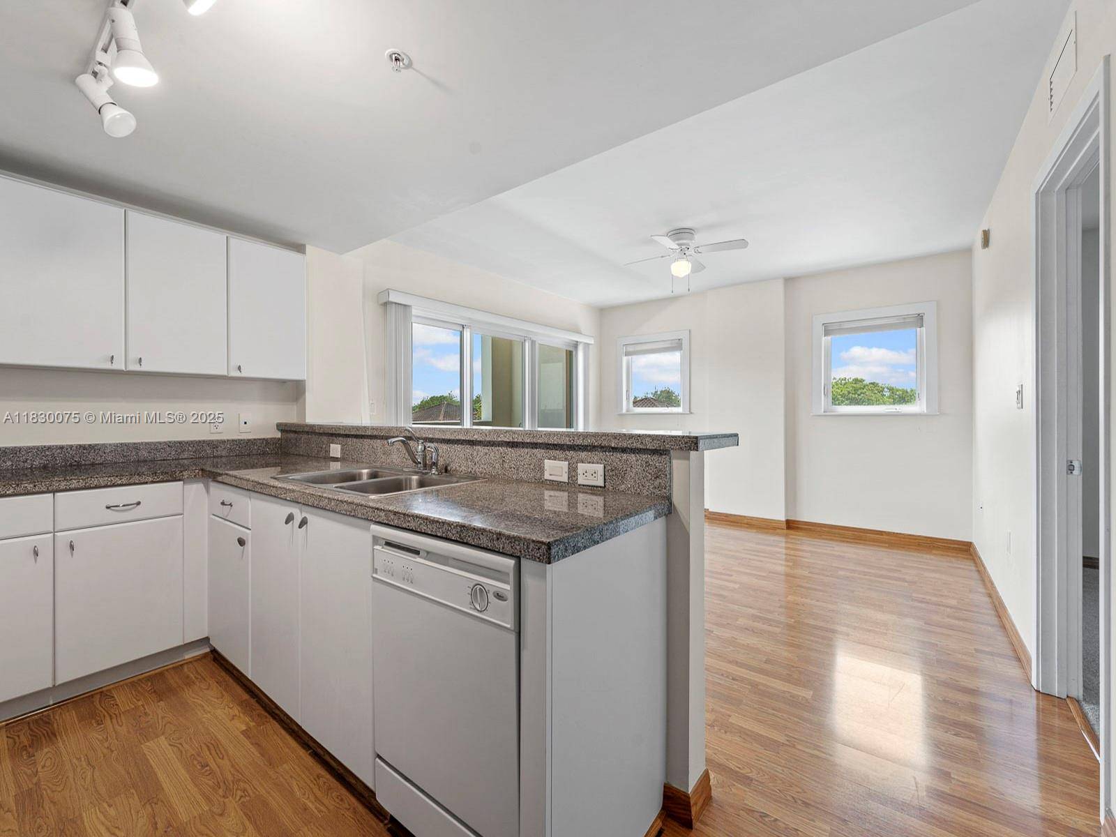 Miami, FL 33133,2740 SW 28th Ter #508