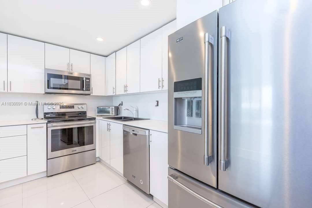 Sunny Isles Beach, FL 33160,19370 Collins Ave #607