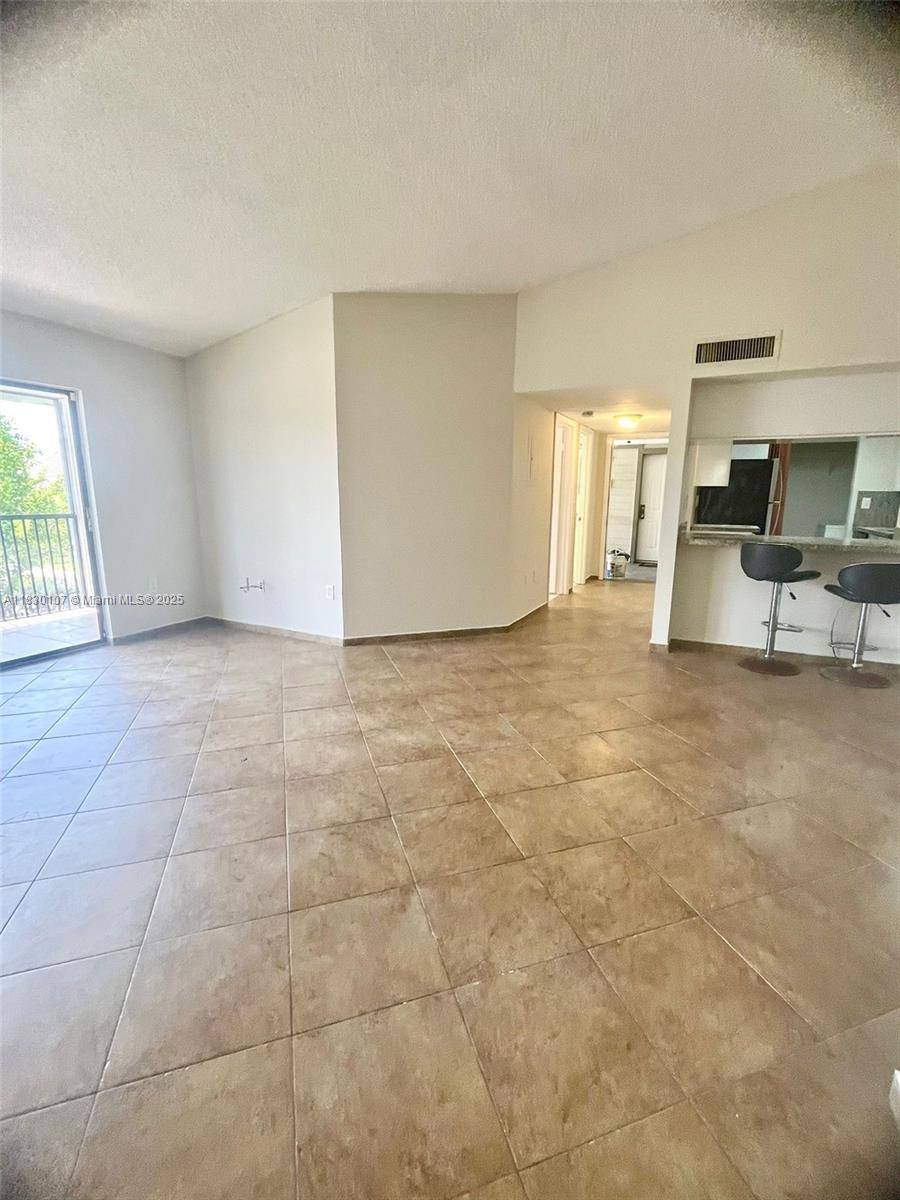 Miami, FL 33179,20681 NE 4 PL #202