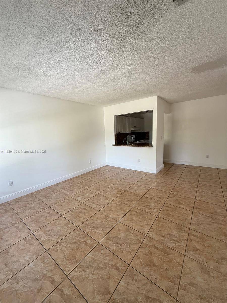 Hialeah, FL 33016,2530 W 67th Pl #23-29