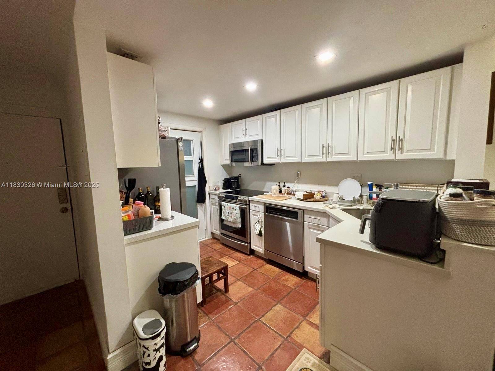 Key Biscayne, FL 33149,240 Galen Dr #201