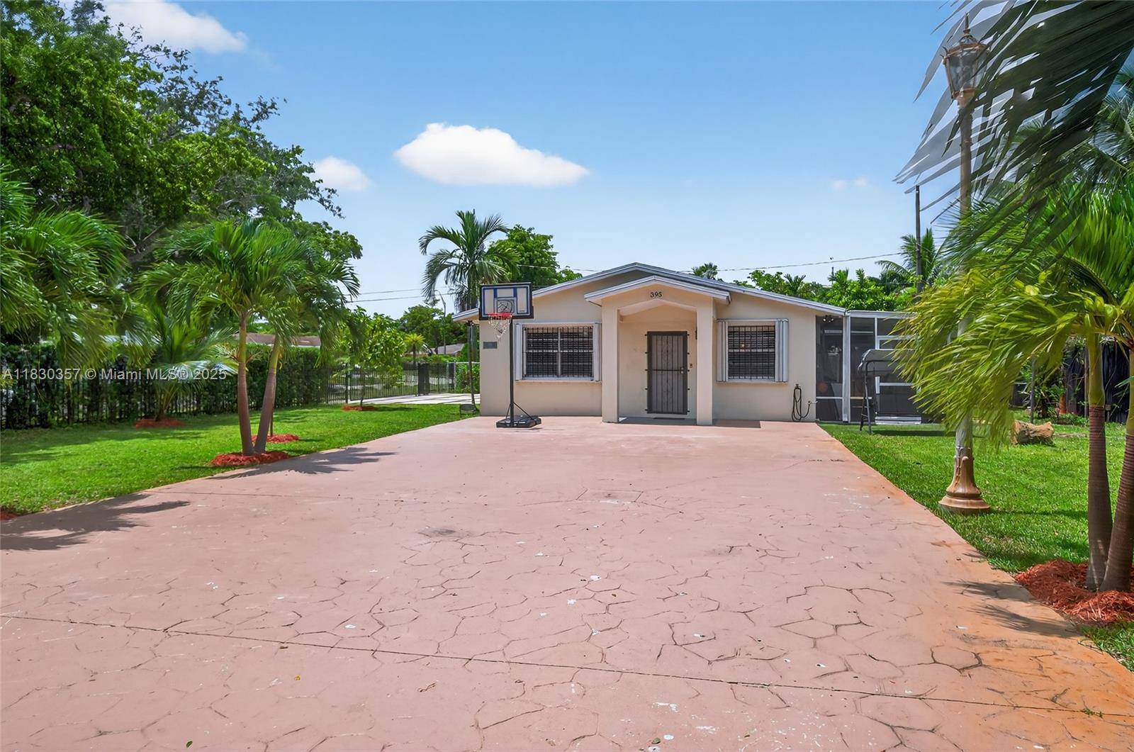 North Miami, FL 33168,395 NW 124th St