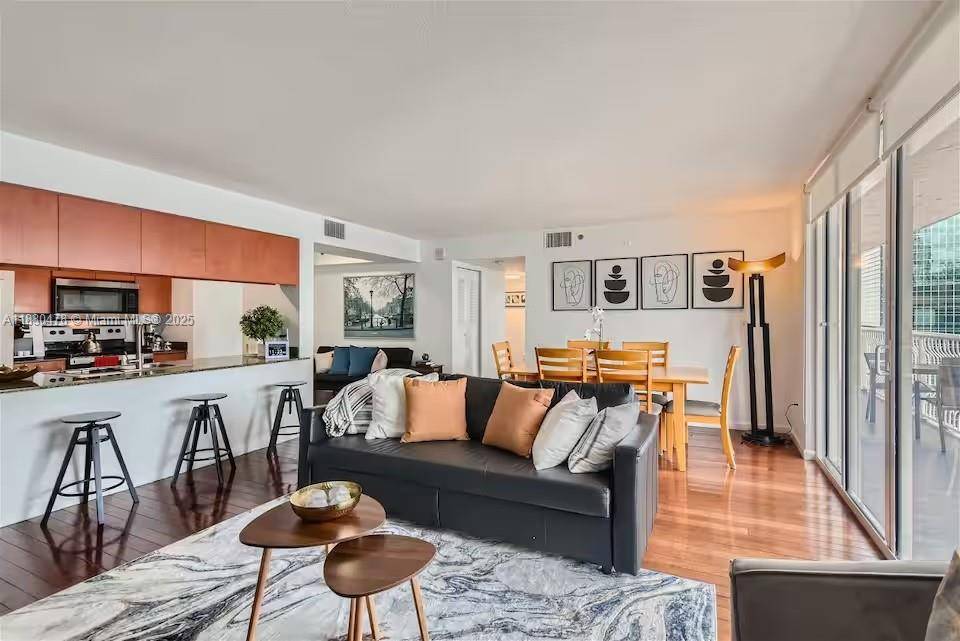Miami, FL 33131,1200 Brickell Bay Dr #3923