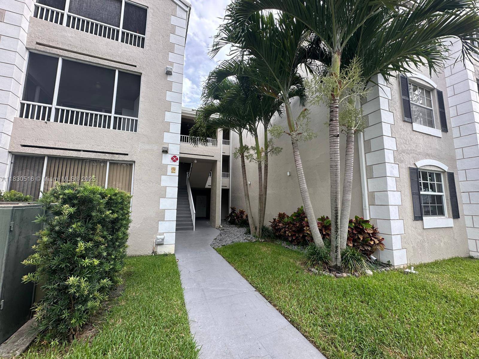 Oakland Park, FL 33309,2841 N Oakland Forest Dr #205