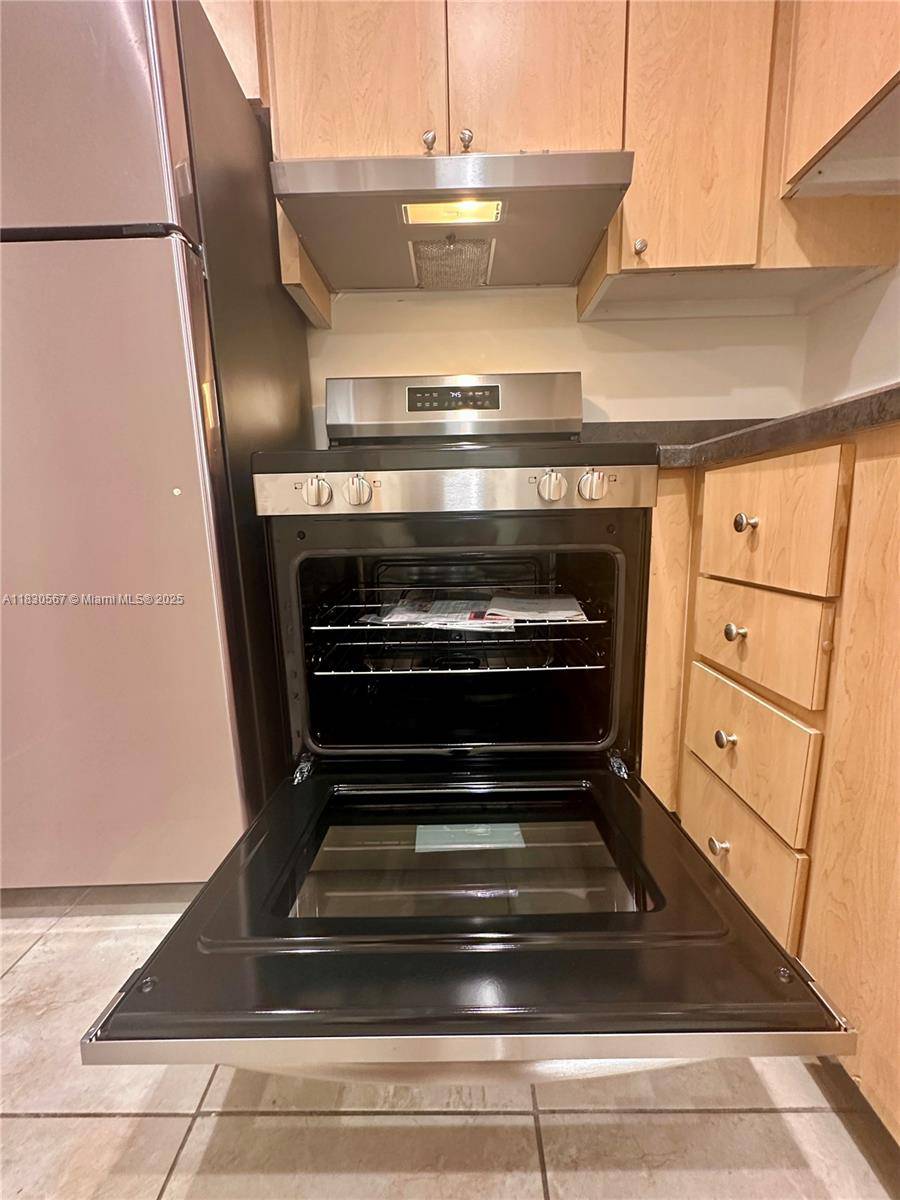 North Miami Beach, FL 33160,2935 NE 163rd St #3P