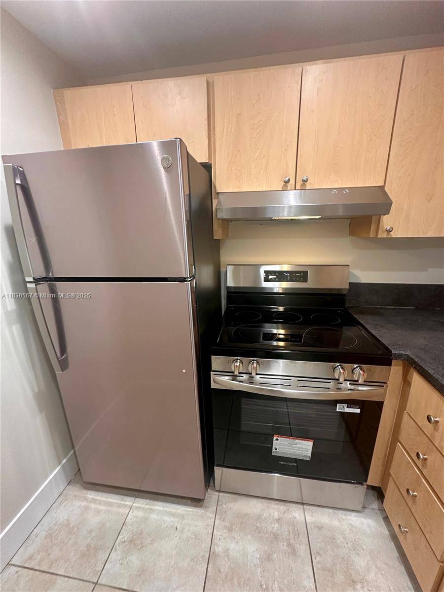 North Miami Beach, FL 33160,2935 NE 163rd St #3P
