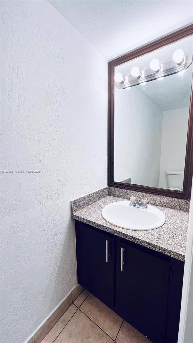Hialeah, FL 33012,1305 W 53rd St #406