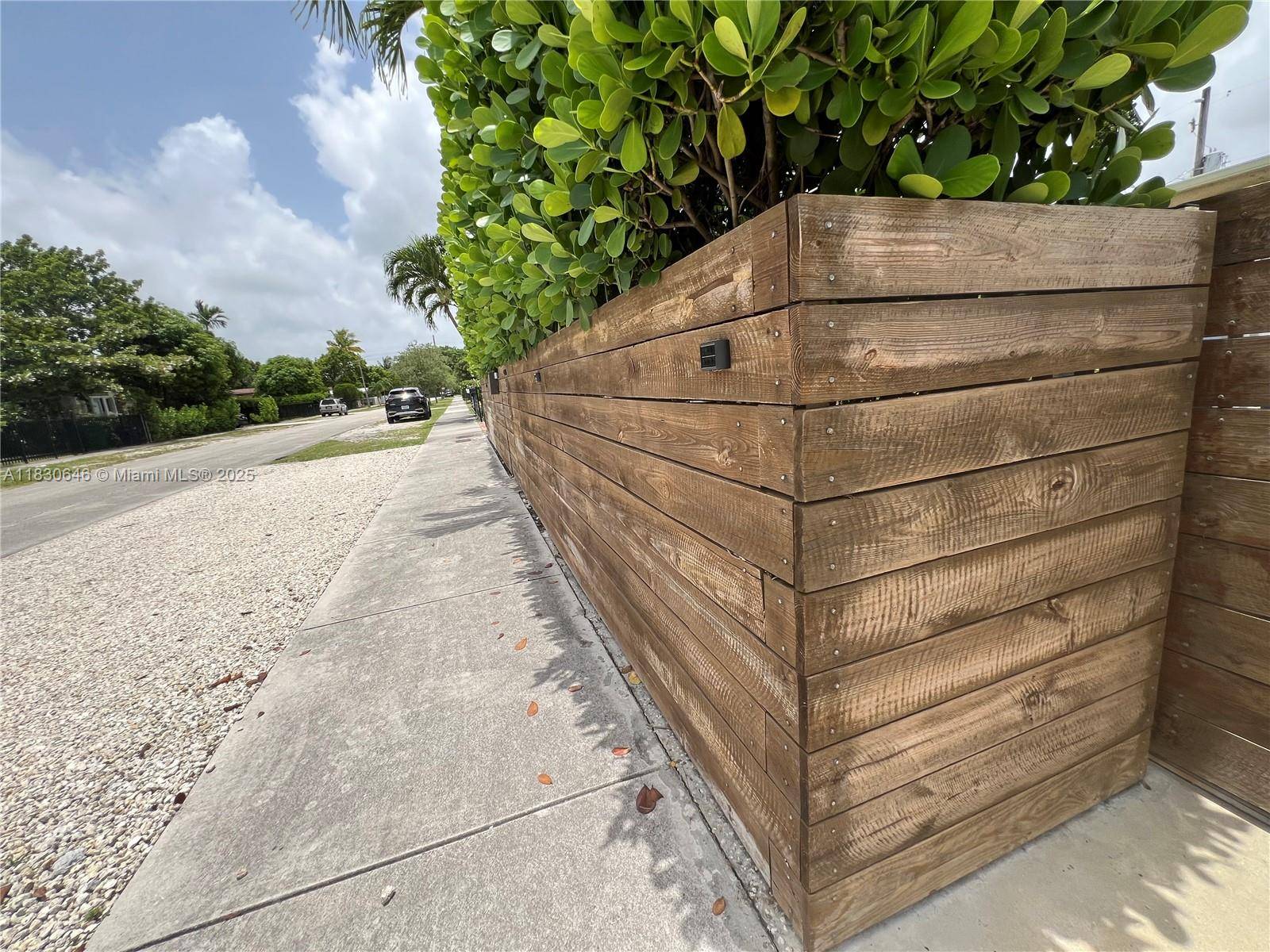 Miami, FL 33150,323 NW 105th St