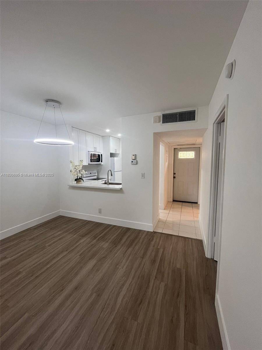 Lauderdale Lakes, FL 33313,5111 W Oakland Park Blvd #J108