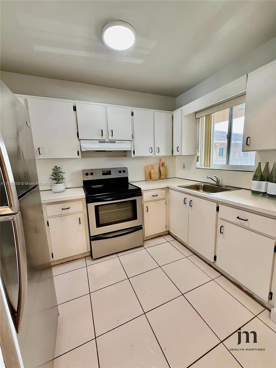 Hialeah, FL 33018,3011 W 76th St #A-205