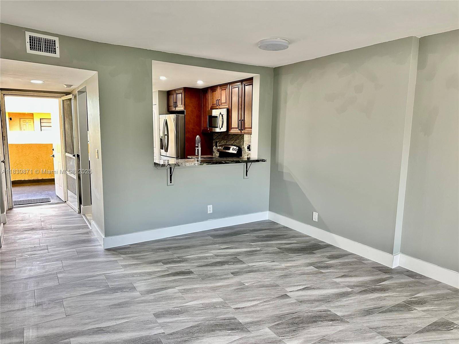 Lauderhill, FL 33313,6575 W Oakland Park Blvd #505