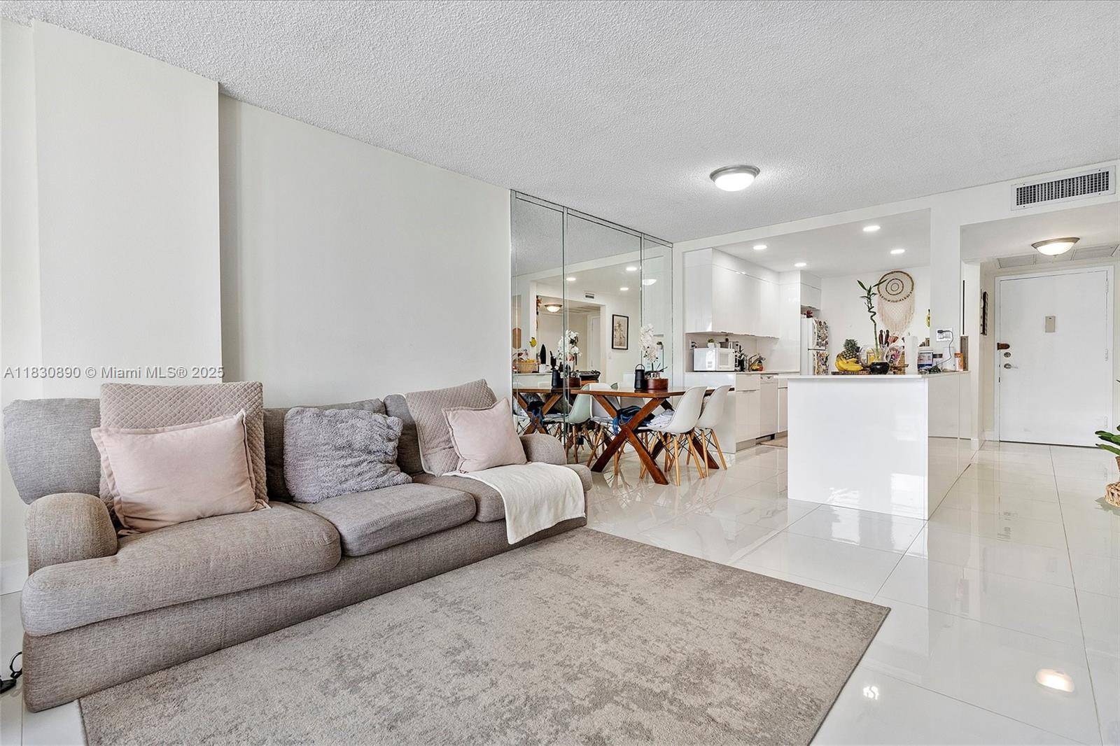Hallandale Beach, FL 33009,800 Parkview Dr #616