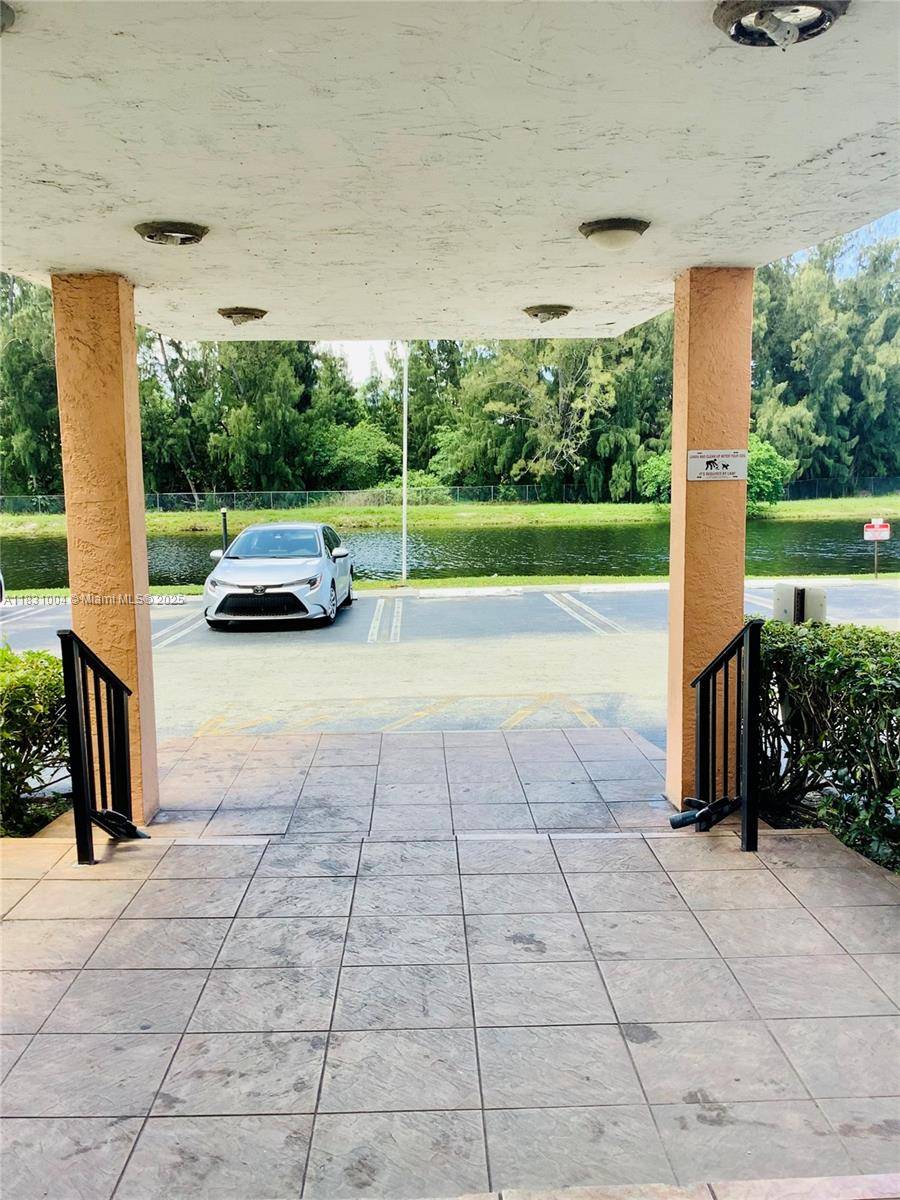 North Miami Beach, FL 33160,16465 NE 22nd Ave #604
