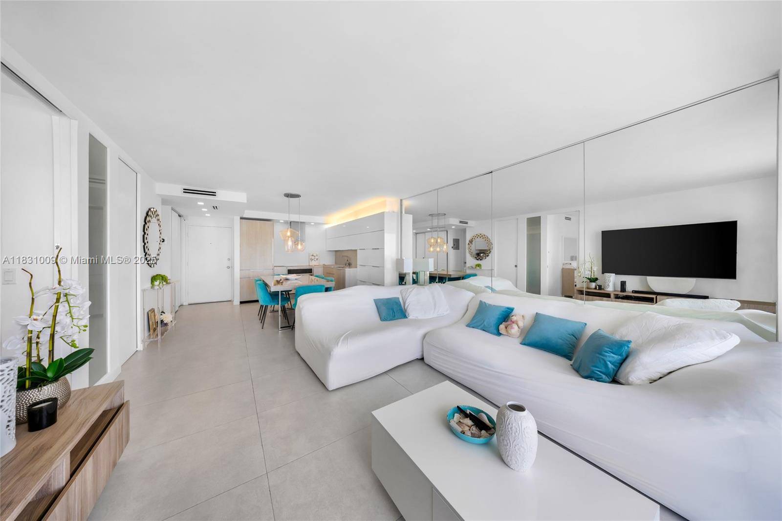 Miami Beach, FL 33139,465 Ocean Dr #821