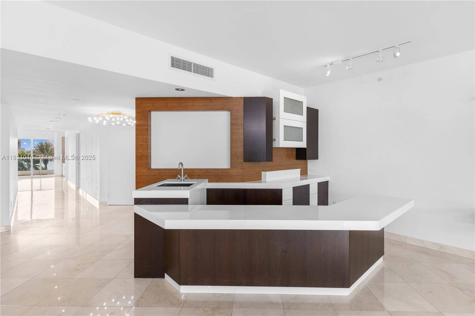 Aventura, FL 33180,20155 NE 38th Ct #603