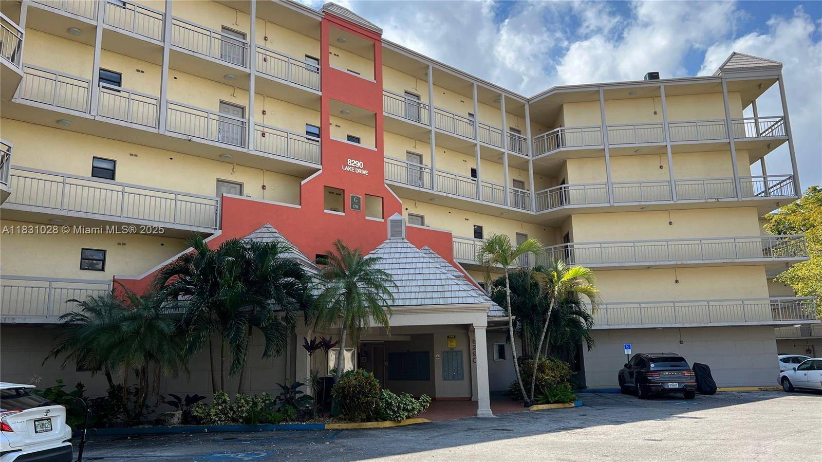 Doral, FL 33166,8290 Lake Dr #122