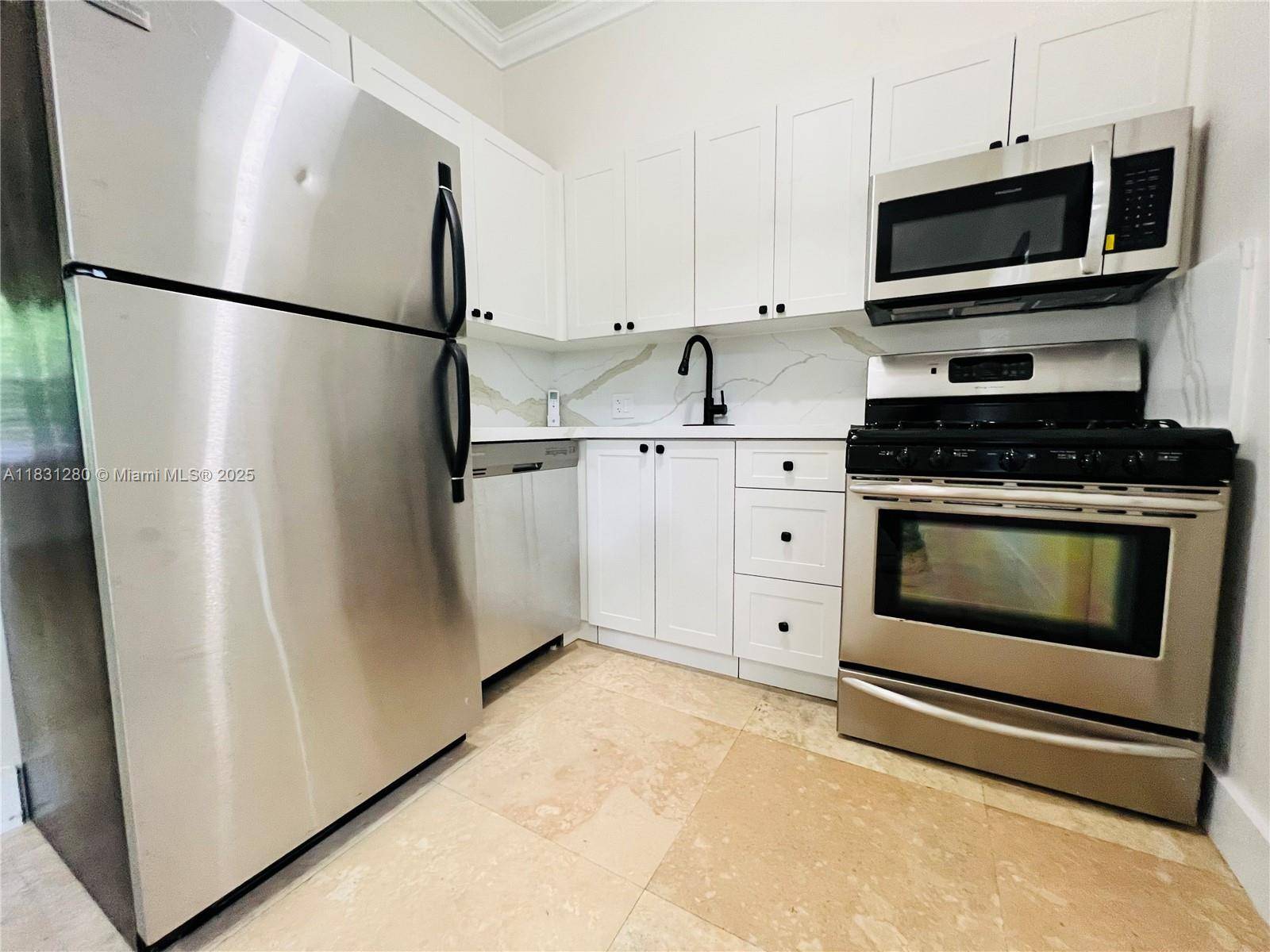 Miami Beach, FL 33139,1470 Lincoln Ter #2