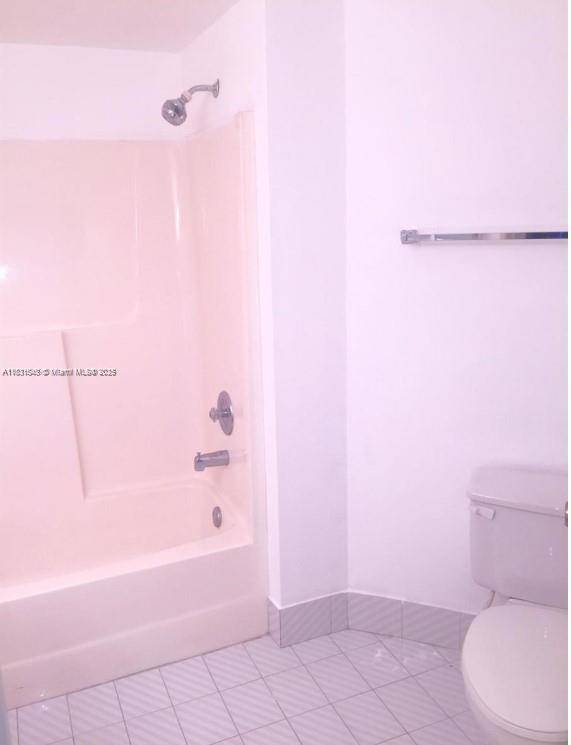Miami, FL 33172,9421 Fontainebleau Blvd #206-35