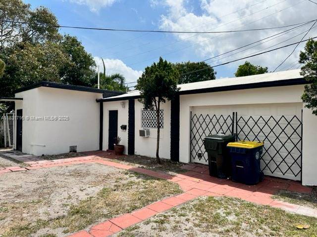 Dania Beach, FL 33004,42 SE 10th Ter