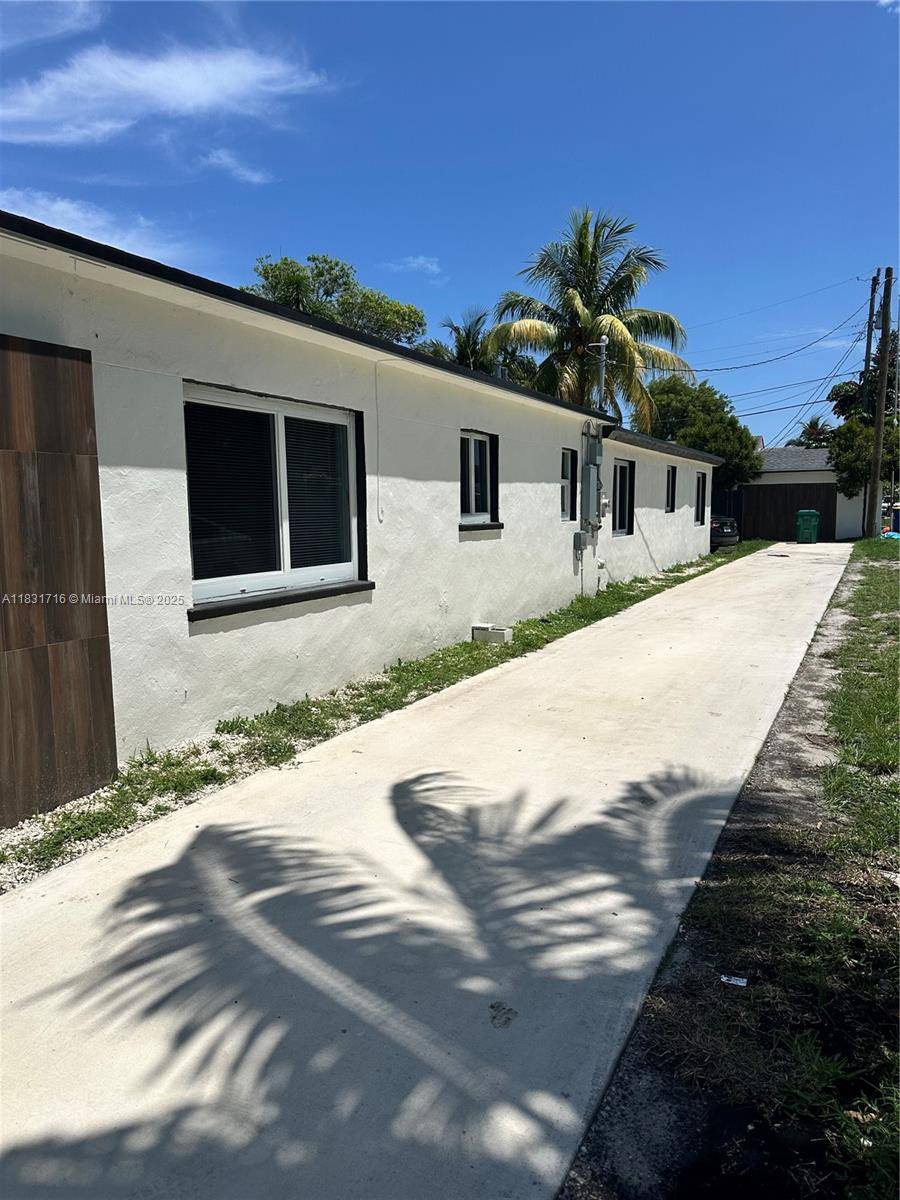 Dania Beach, FL 33004,42 SE 10th Ter