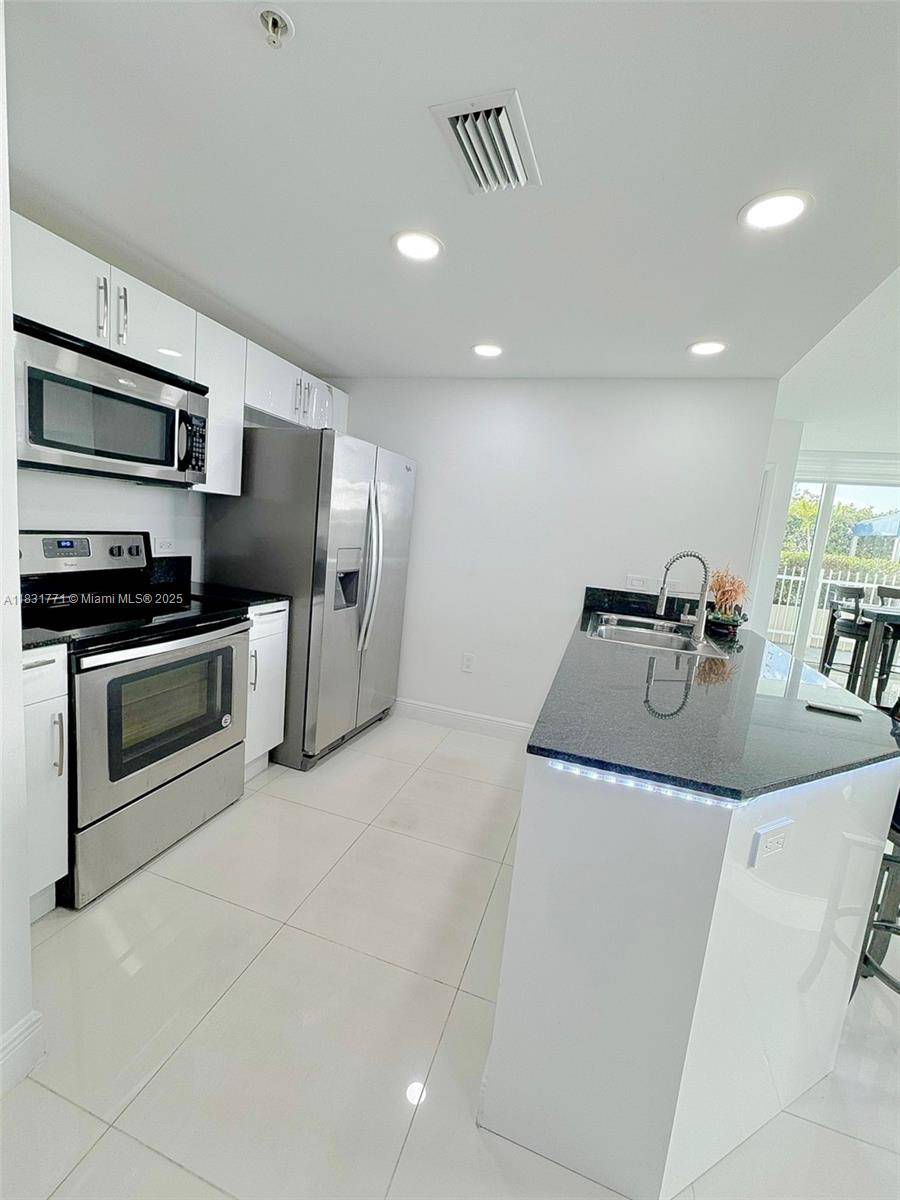 Miami, FL 33125,1871 NW S River Dr #705