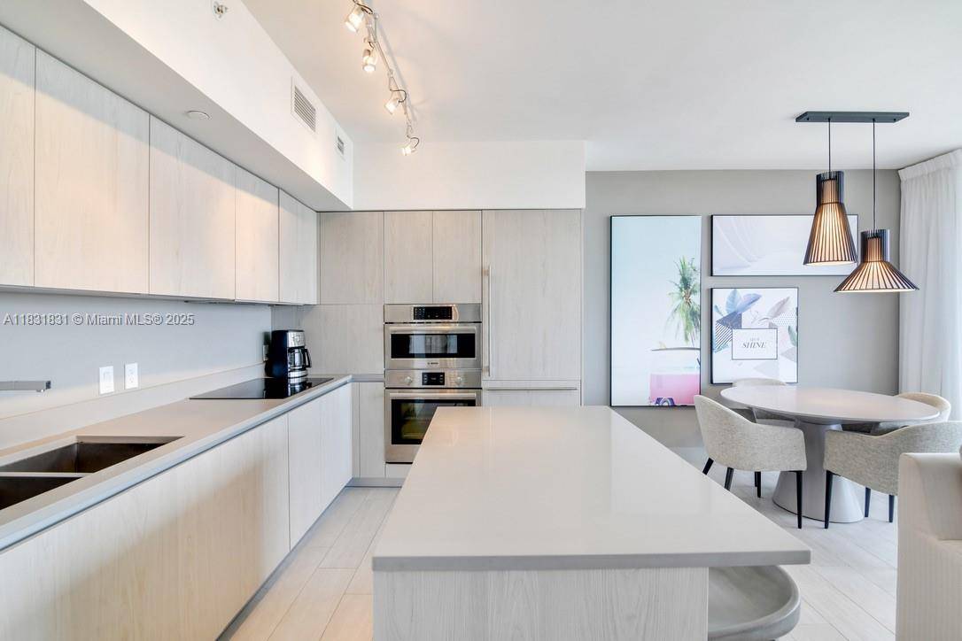 Hollywood, FL 33019,4010 S Ocean Dr #R1406