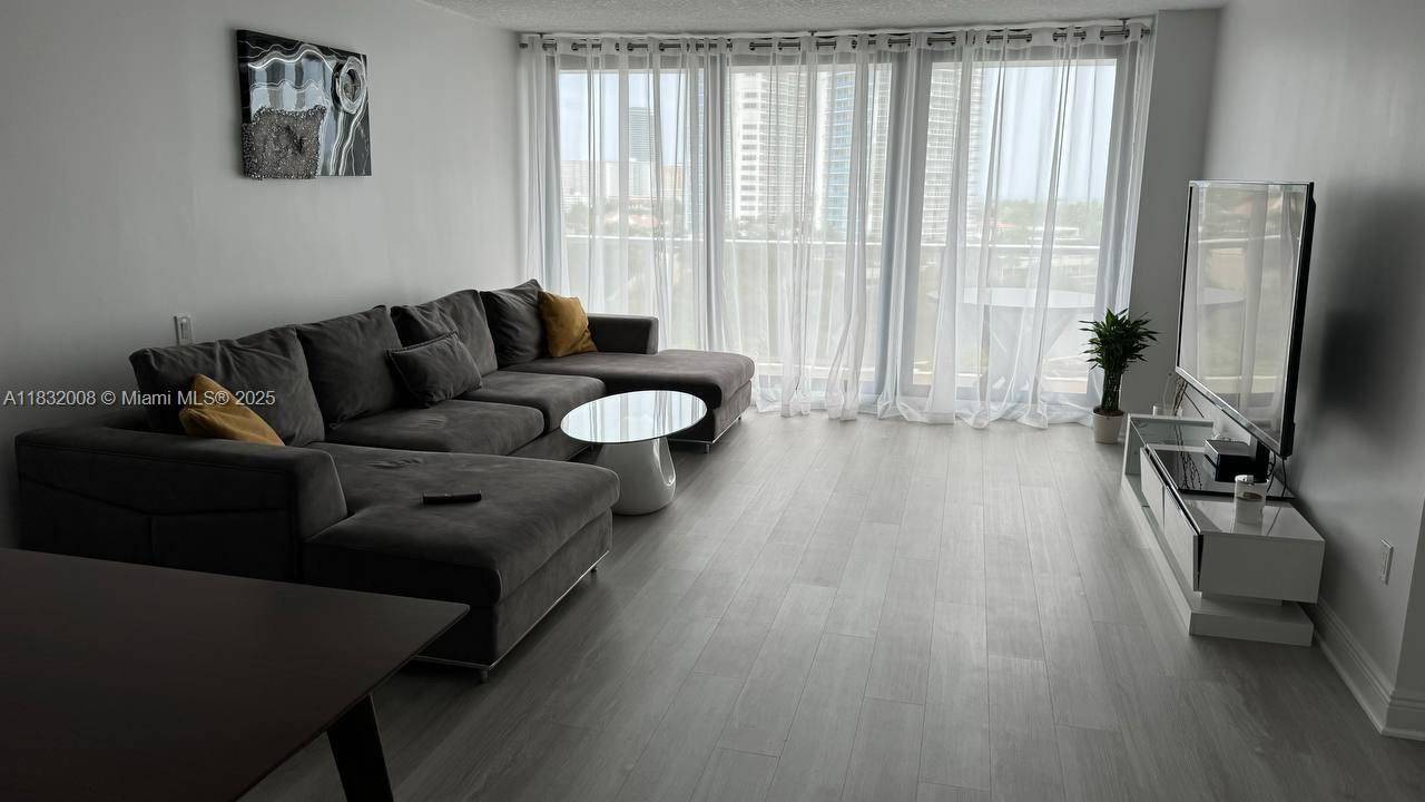 Aventura, FL 33180,3731 Country Club #921