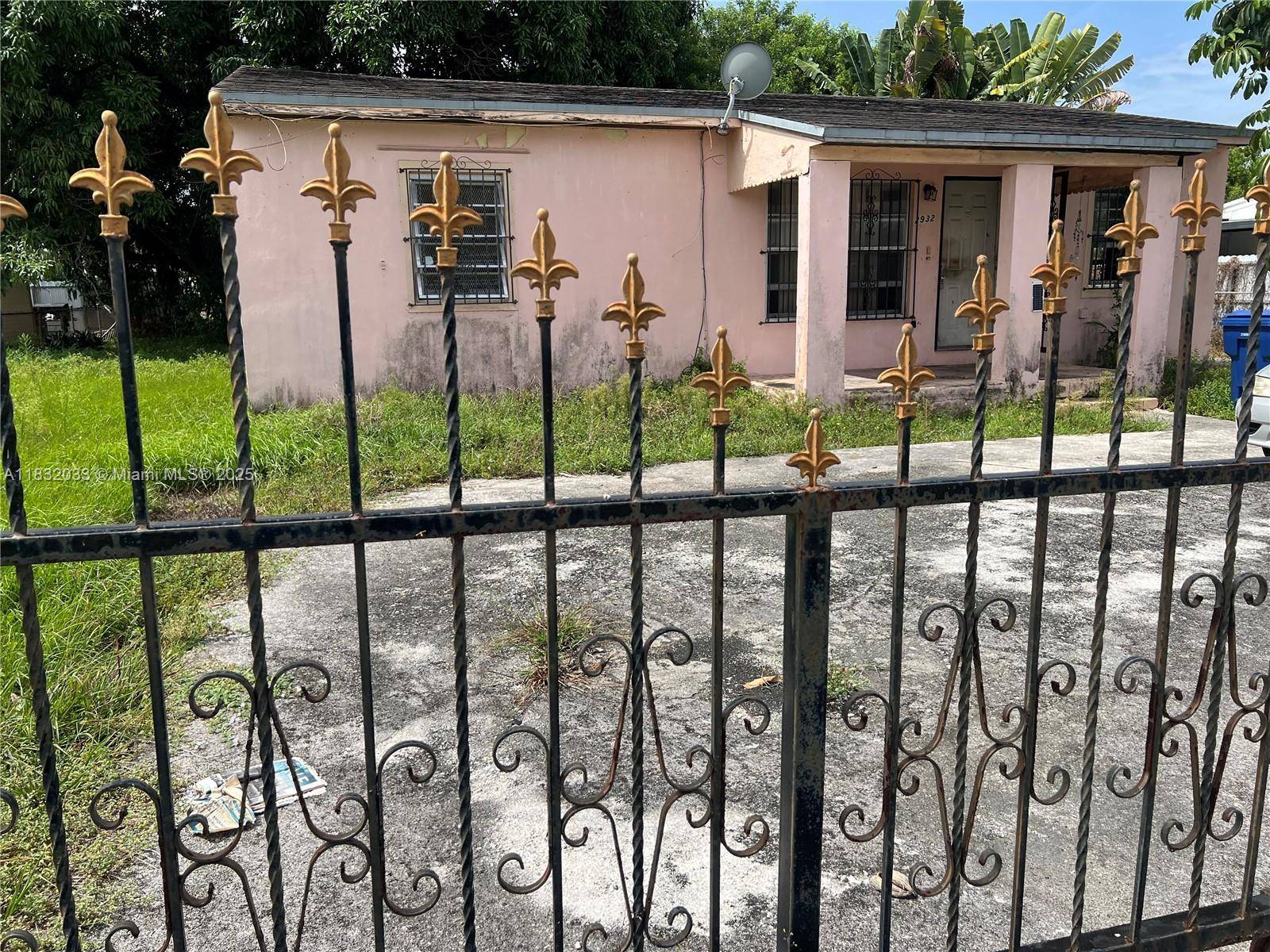 Miami Gardens, FL 33054,2932 NW 159th St