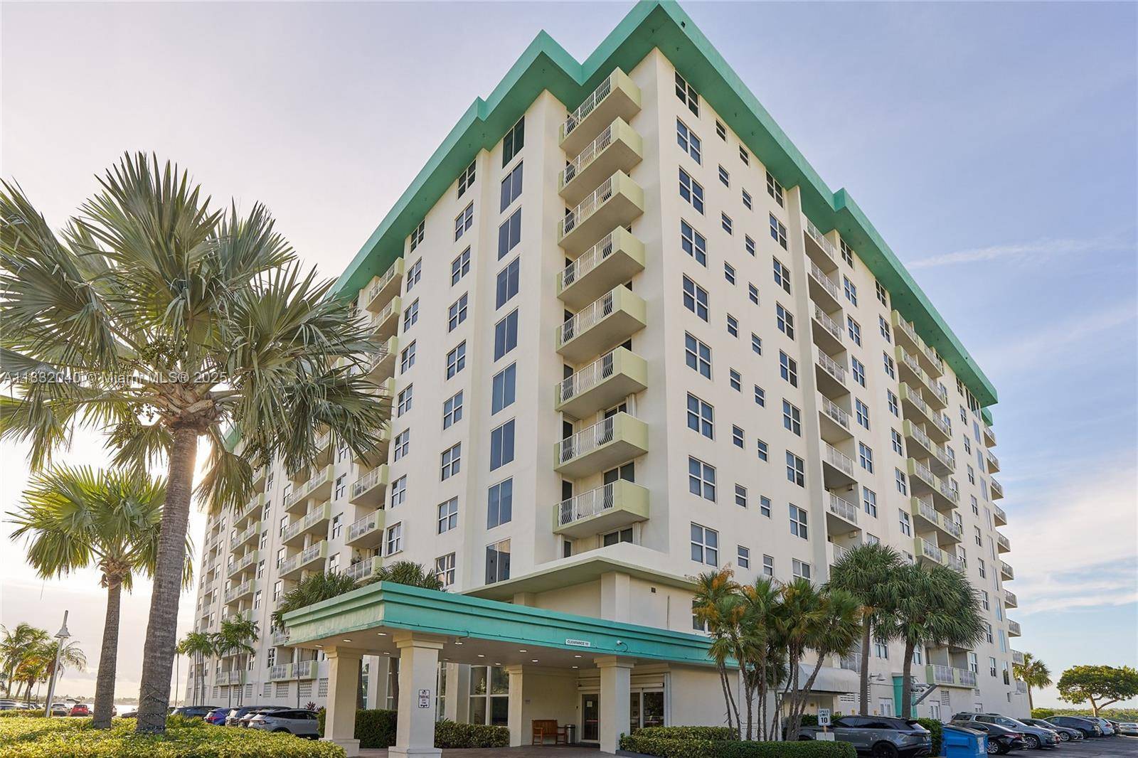 Bay Harbor Islands, FL 33154,10350 W Bay Harbor Dr #8F