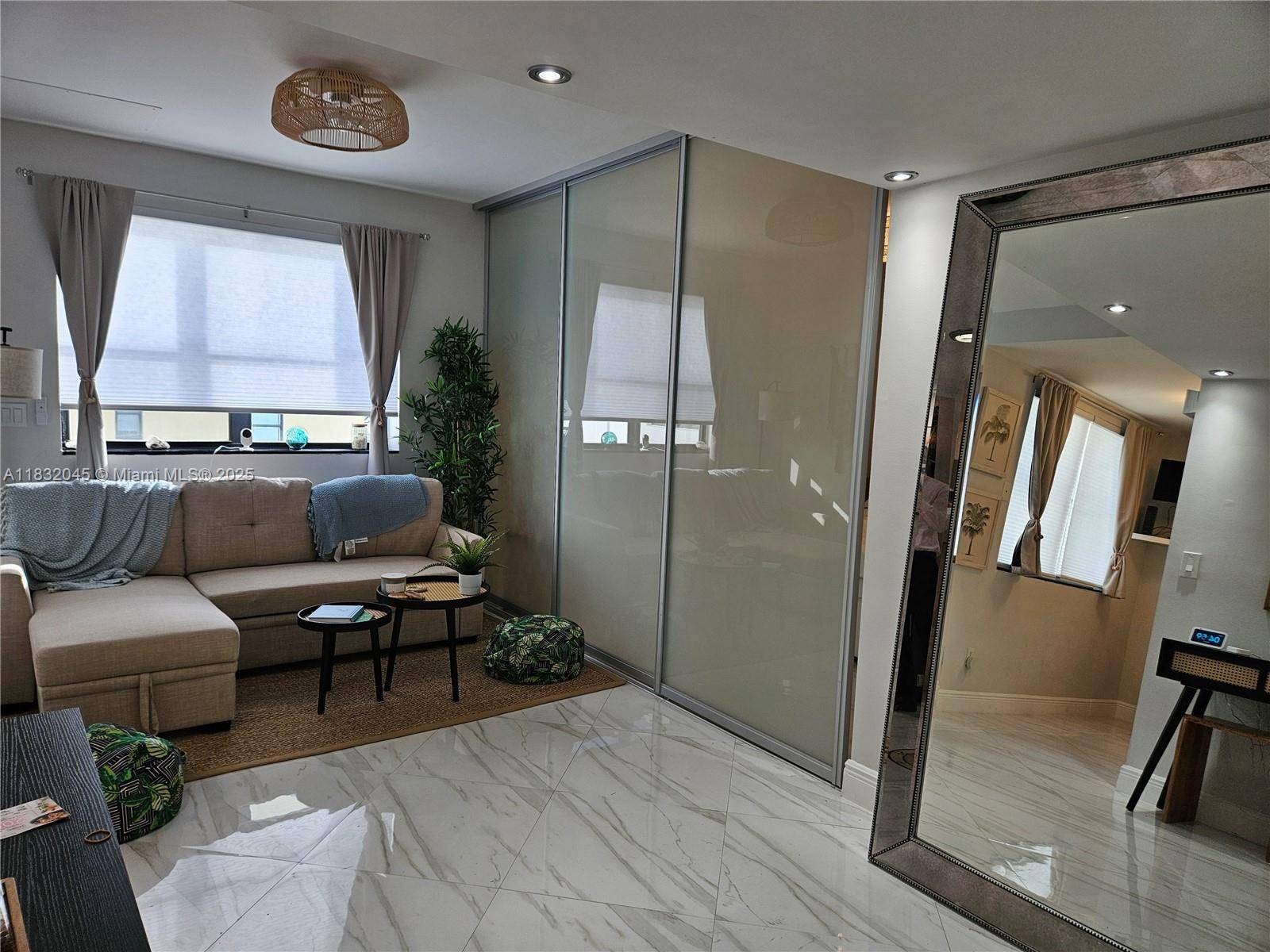 Miami Beach, FL 33139,1390 Ocean Dr #502
