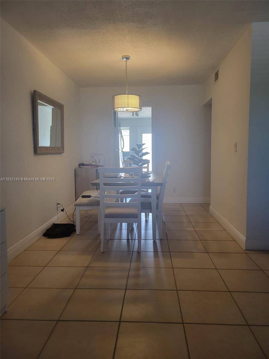 North Miami Beach, FL 33162,1450 NE 170th St #211