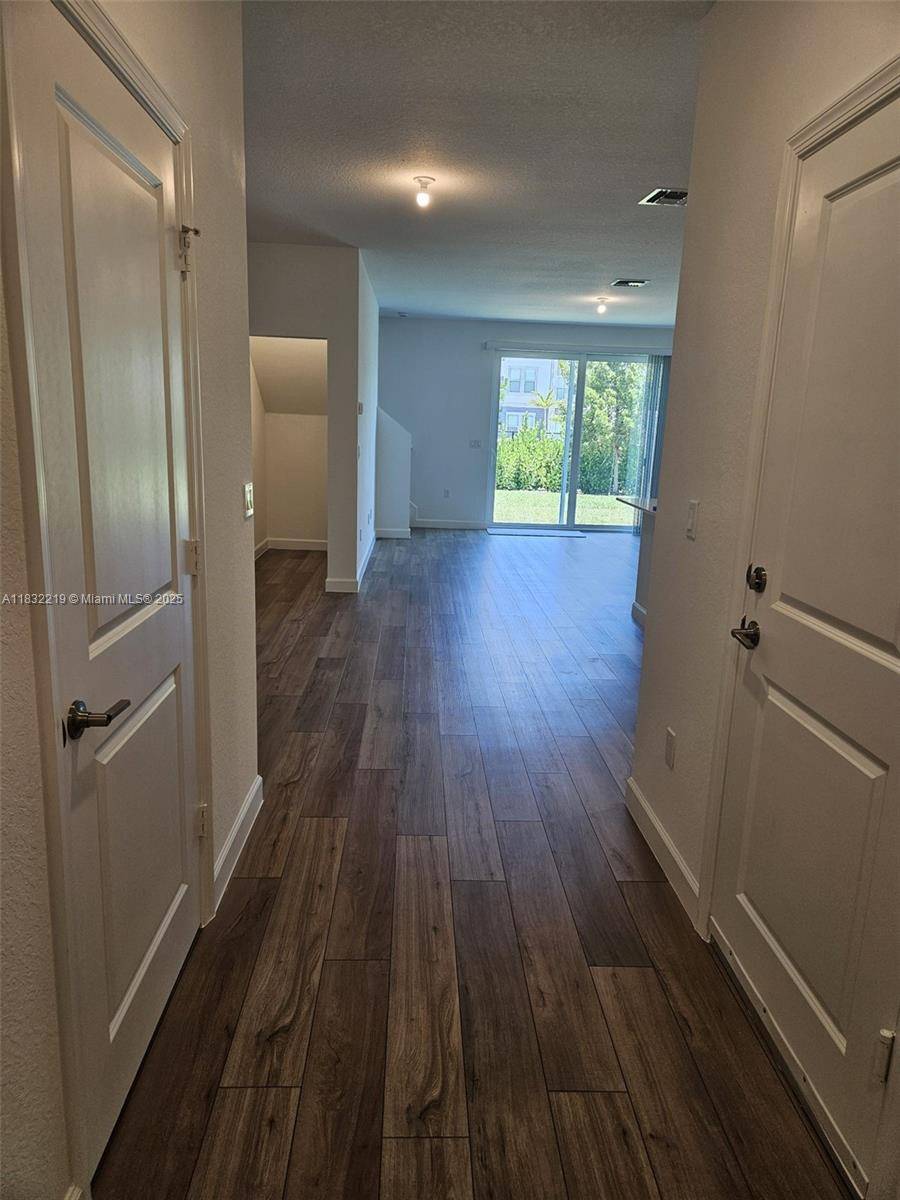 Port St Lucie, FL 34984,319 SE Crossoak Ln
