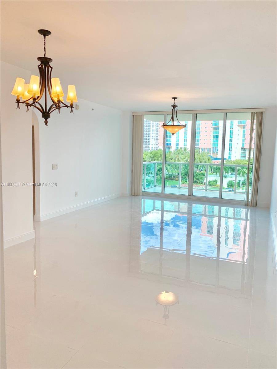 Aventura, FL 33180,3340 NE 190th St #605