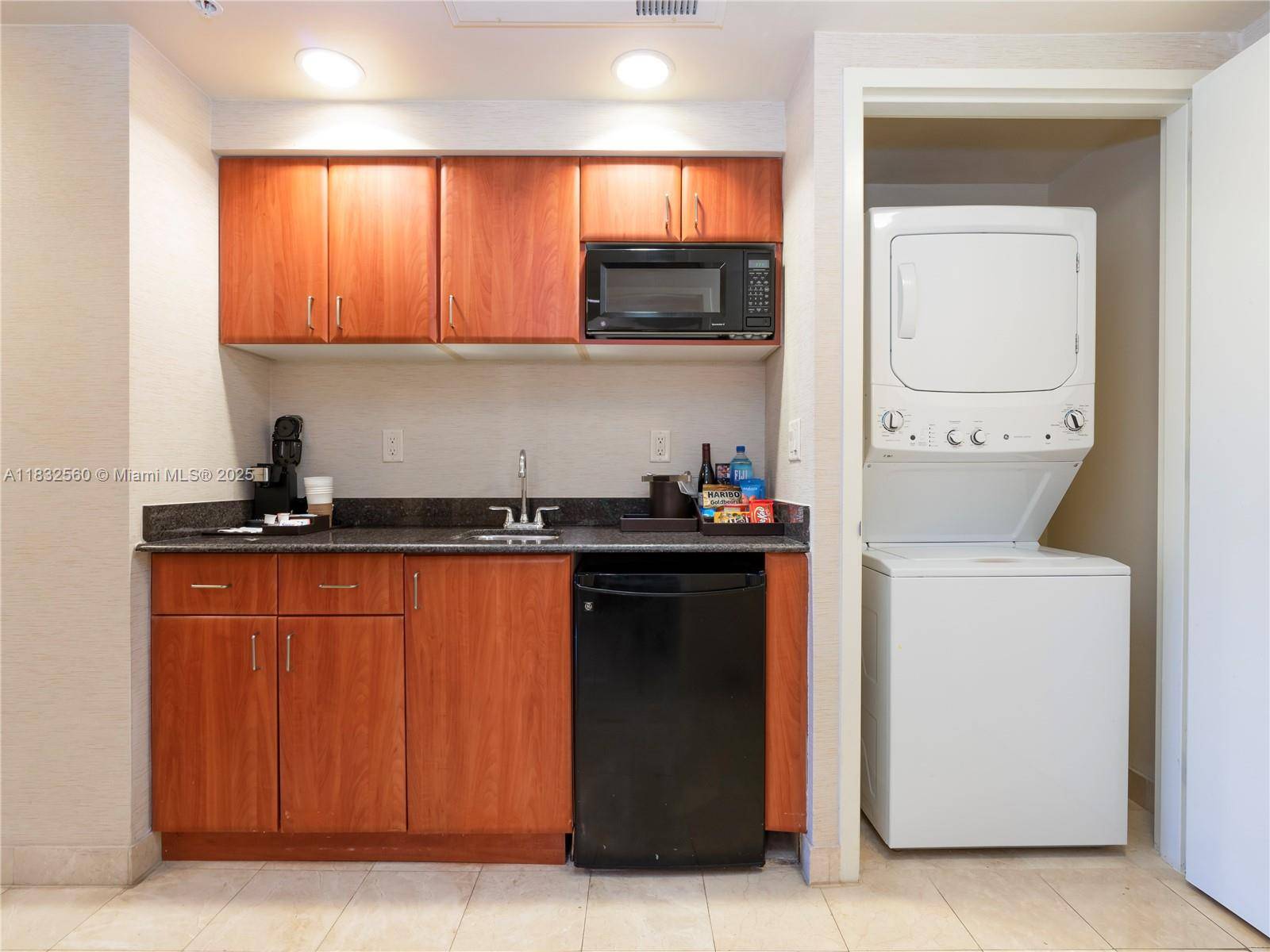 Sunny Isles Beach, FL 33160,18001 Collins Ave #1107