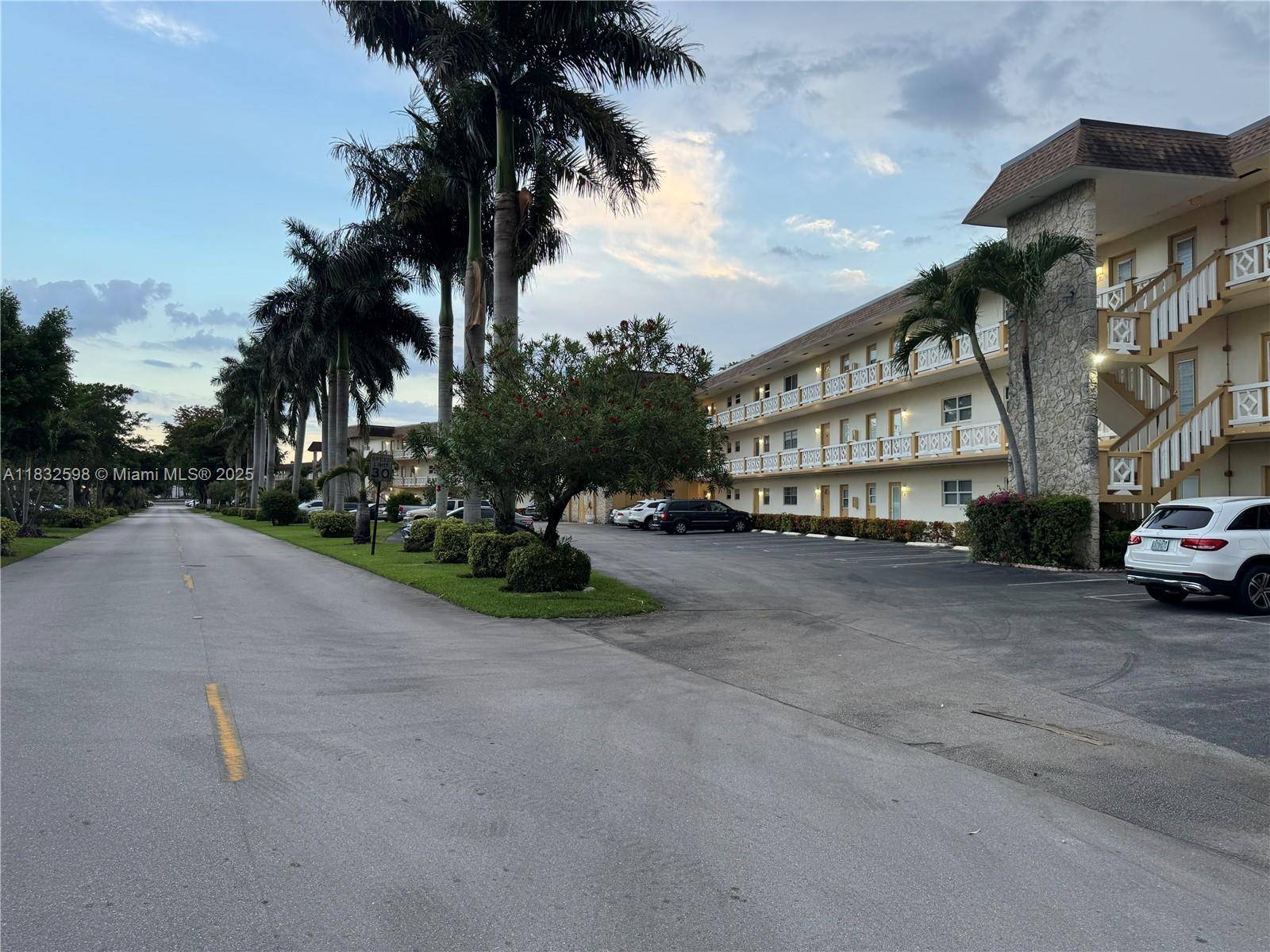 Lauderdale Lakes, FL 33313,5111 W Oakland Park Blvd #307