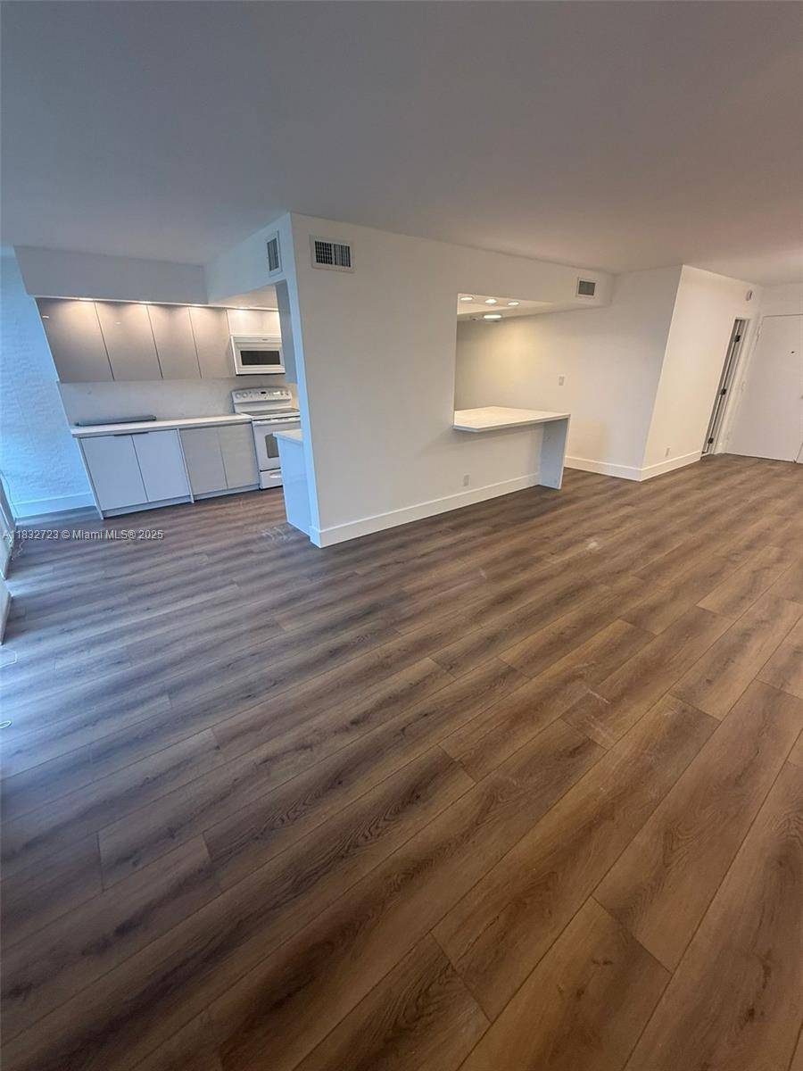 Hallandale Beach, FL 33009,851 Three Islands Blvd #209