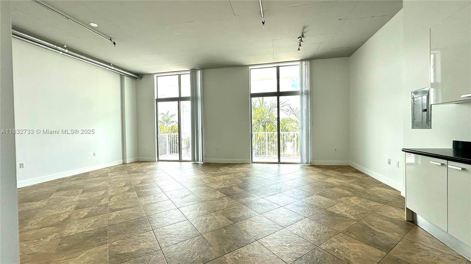Hollywood, FL 33020,2100 Van Buren St #301