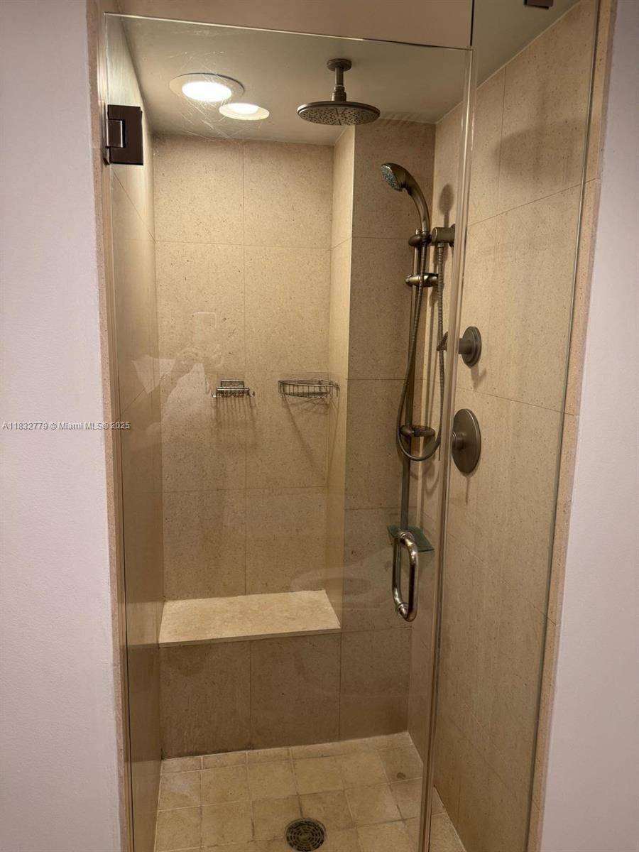 Miami Beach, FL 33141,6801 Collins Ave #1102