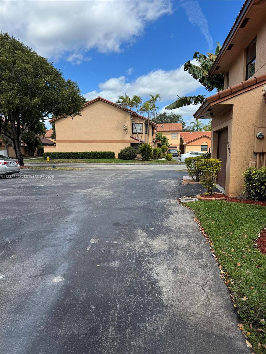 Pembroke Pines, FL 33025,11248 SW 11th St