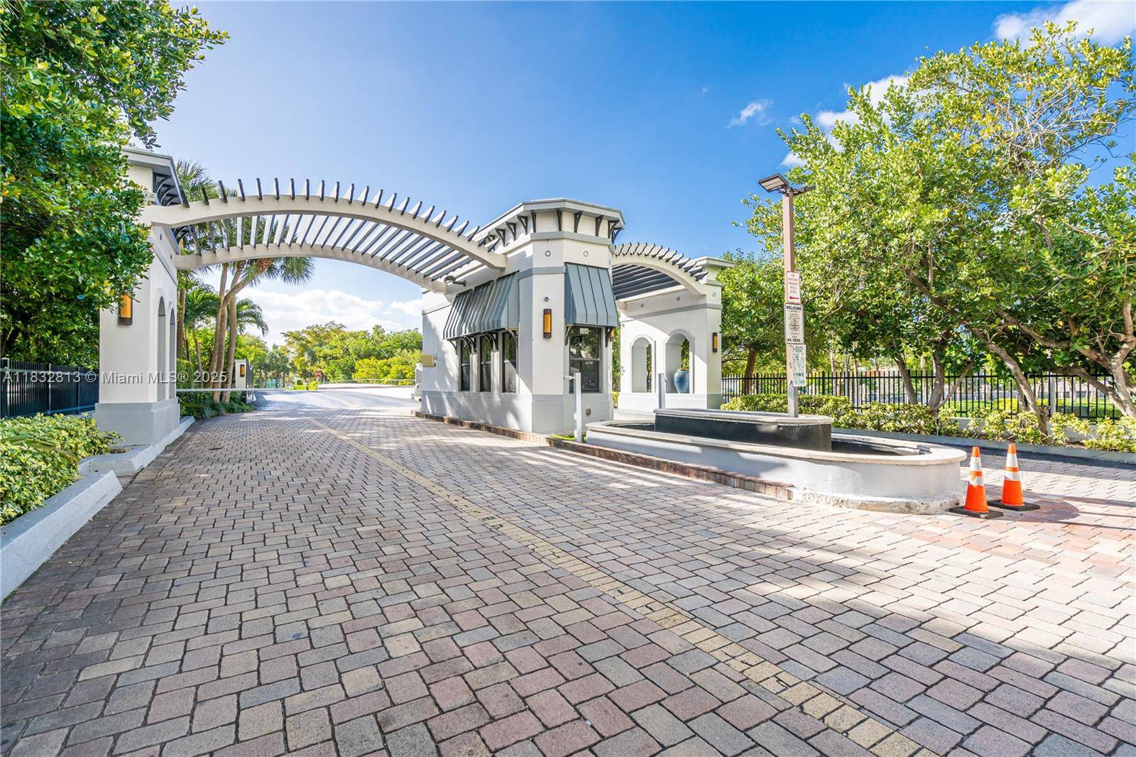 Sunny Isles Beach, FL 33160,214 Poinciana Dr #204