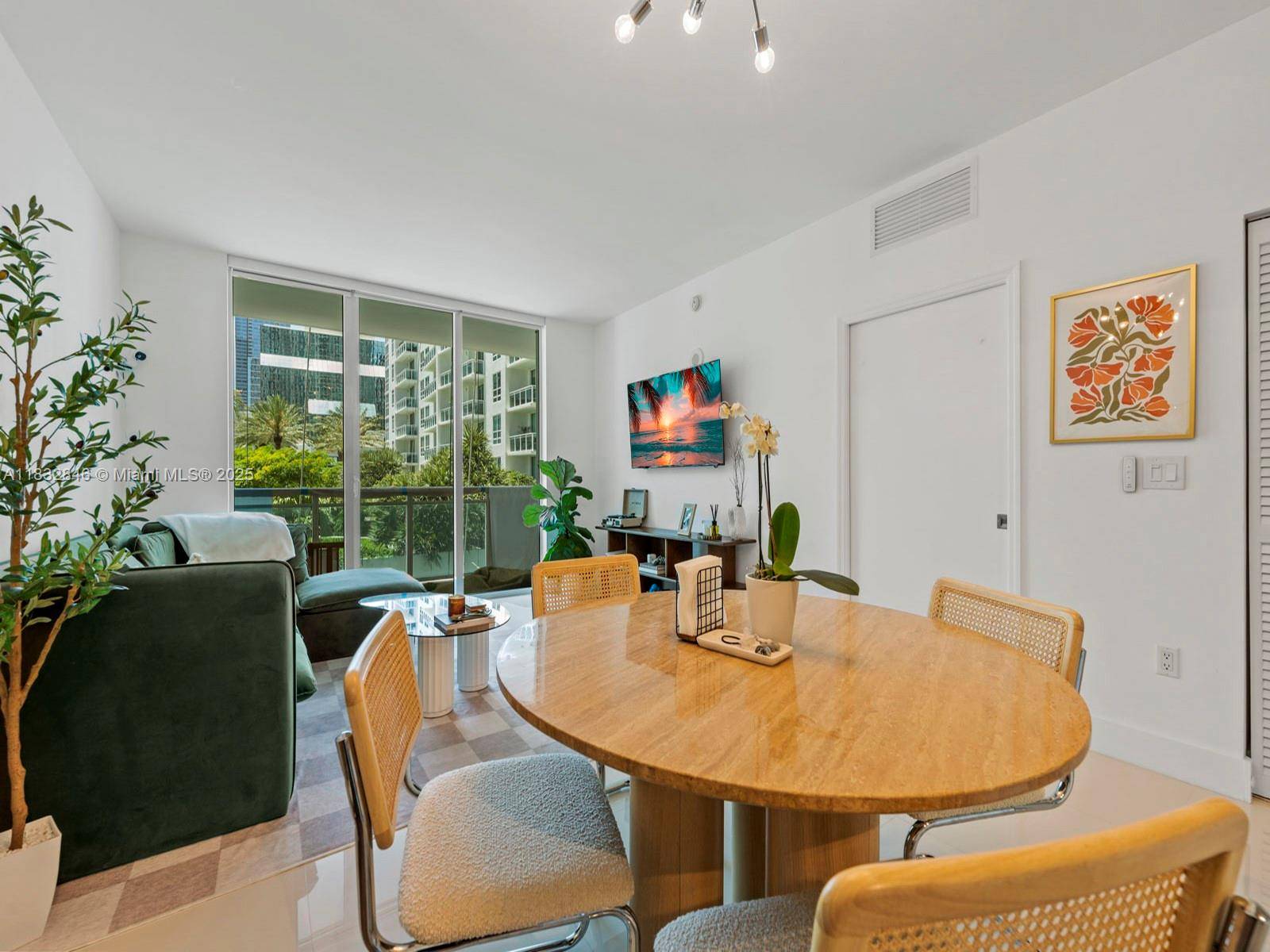 Miami, FL 33131,950 Brickell Bay Dr #1103