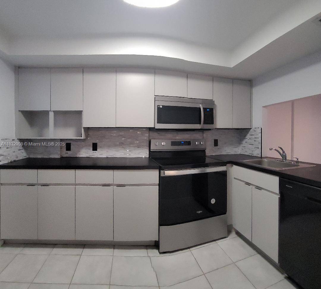 Oakland Park, FL 33309,120 Royal Park Dr #3B