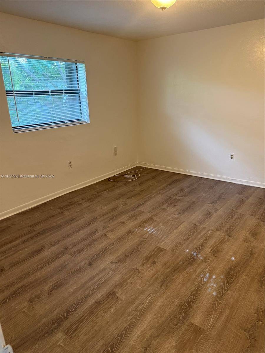 North Miami Beach, FL 33160,2335 NE 172nd St #6