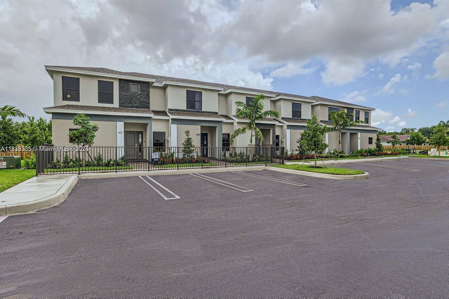Florida City, FL 33034,445 NE 1st Dr #445