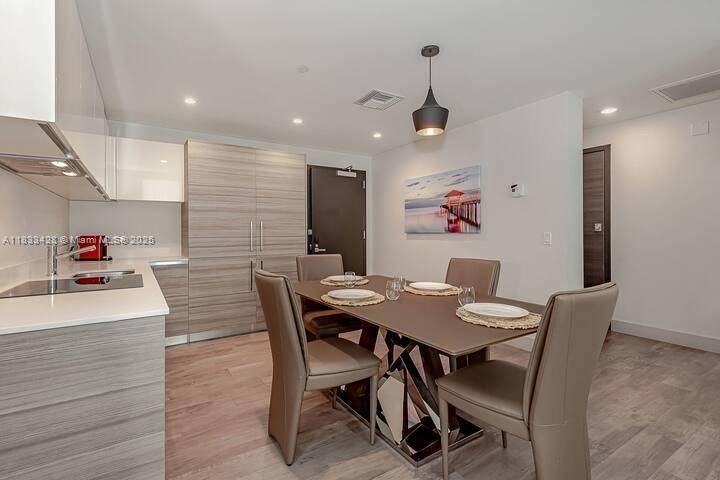 Hollywood, FL 33019,777 N Ocean Dr #N401