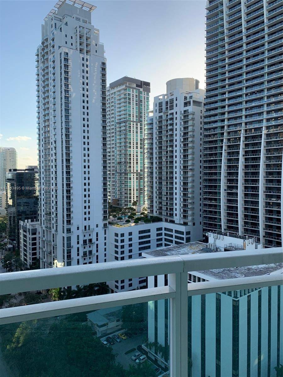 Miami, FL 33131,951 BRICKELL AVE #2311